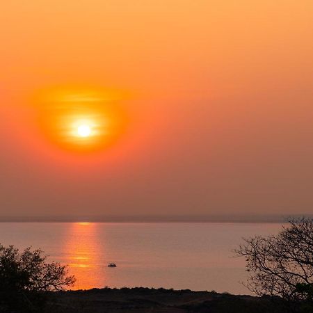 Musungwa Safari Lodge Shanjungu Exteriör bild