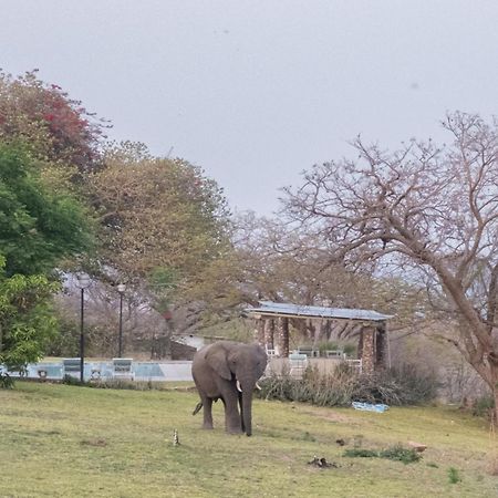 Musungwa Safari Lodge Shanjungu Exteriör bild